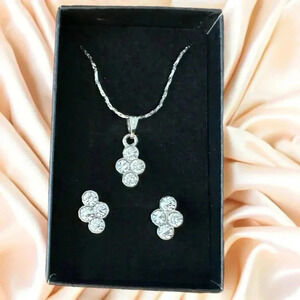 Silver Tone Cluster Crystal Necklace Earring Set Women’s Fashion Jewelry